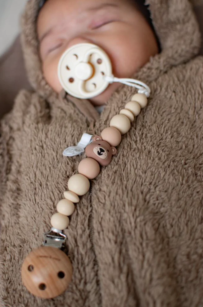 Chewies&more čiulptuko laikiklis MEŠKUTIS, smėlinis