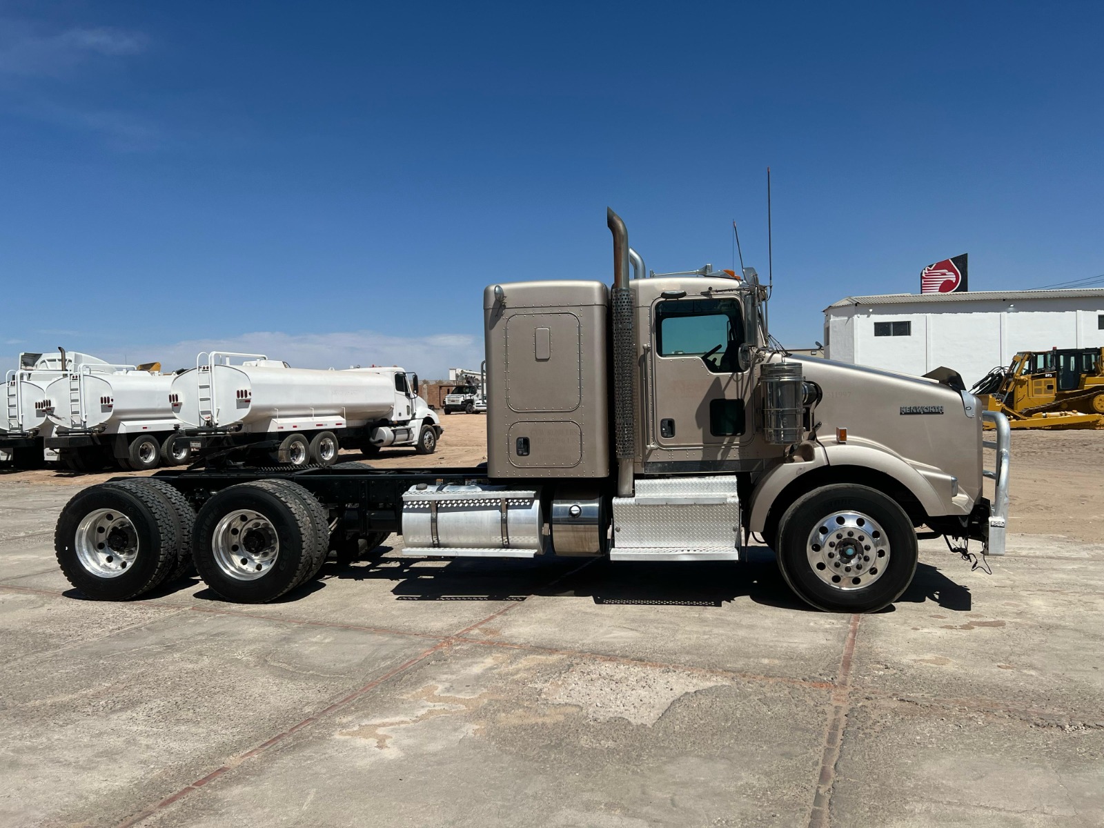 Tractocamión Kenworth T-800 - 2011