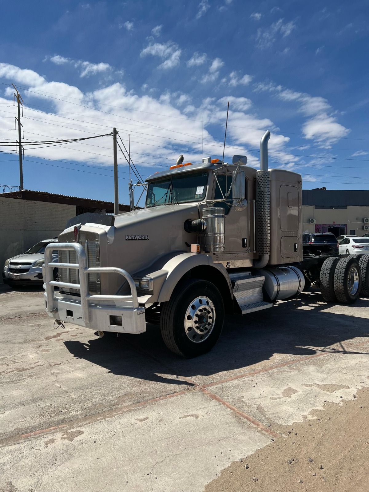 Tractocamión Kenworth T-800 - 2011