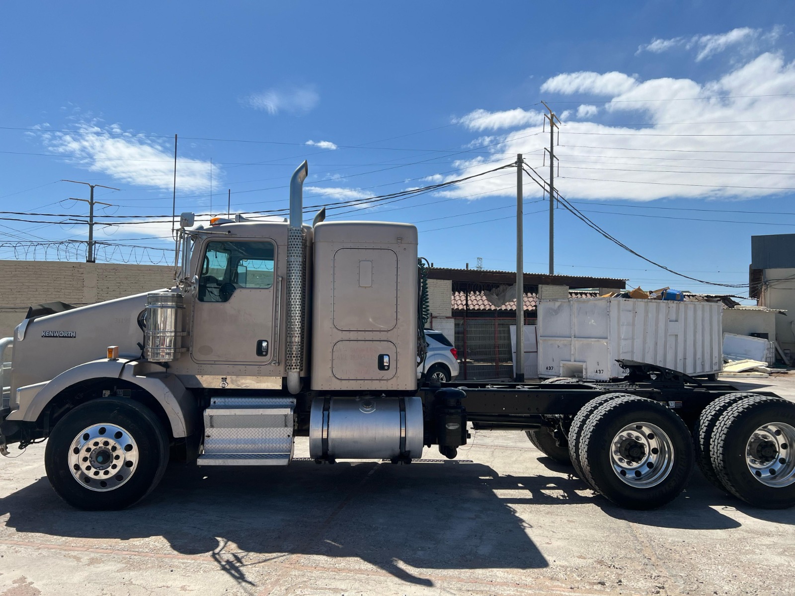 Tractocamión Kenworth T-800 - 2011