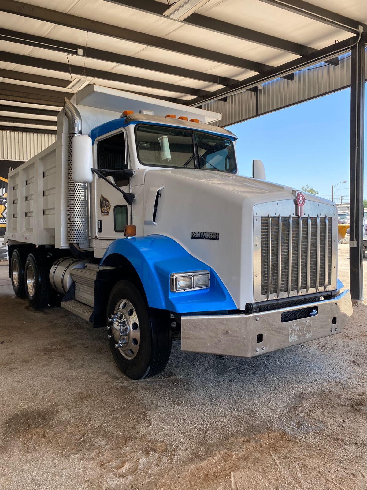 Dompe de Volteo Kenworth T-800 14 Metros - 2009
