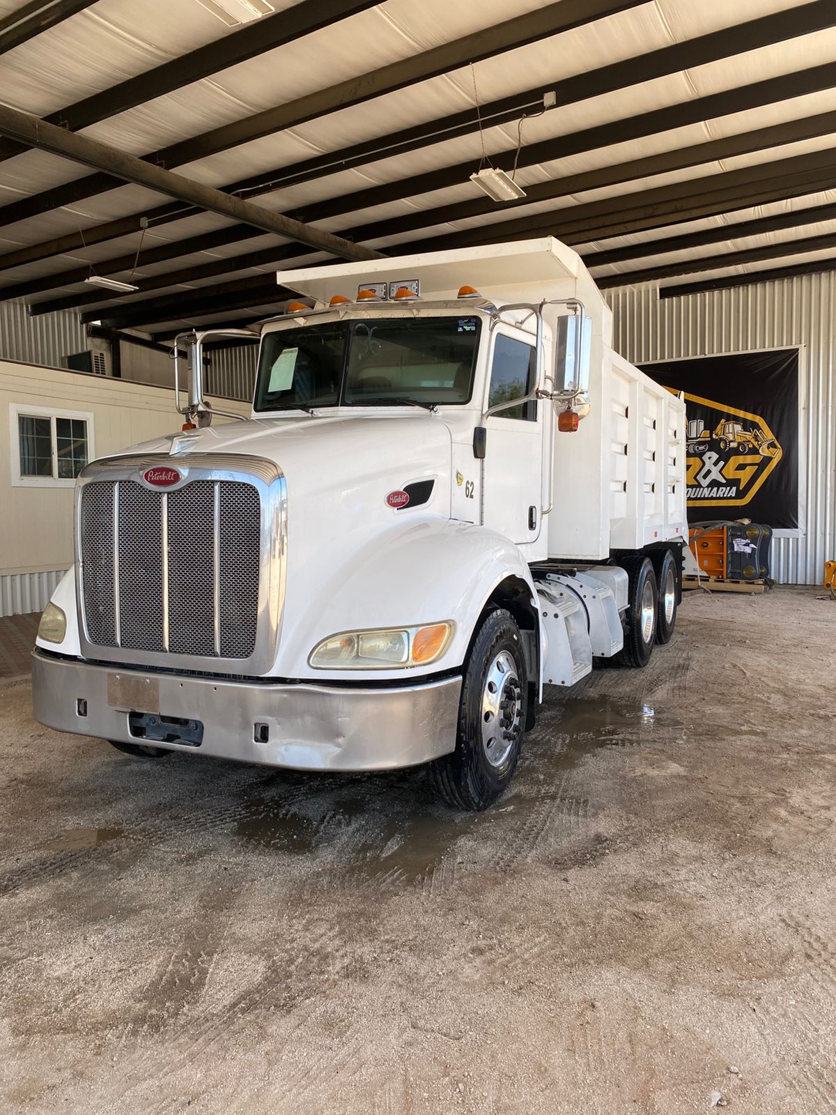 Dompe de Volteo Peterbilt 14 Metros - 2010 