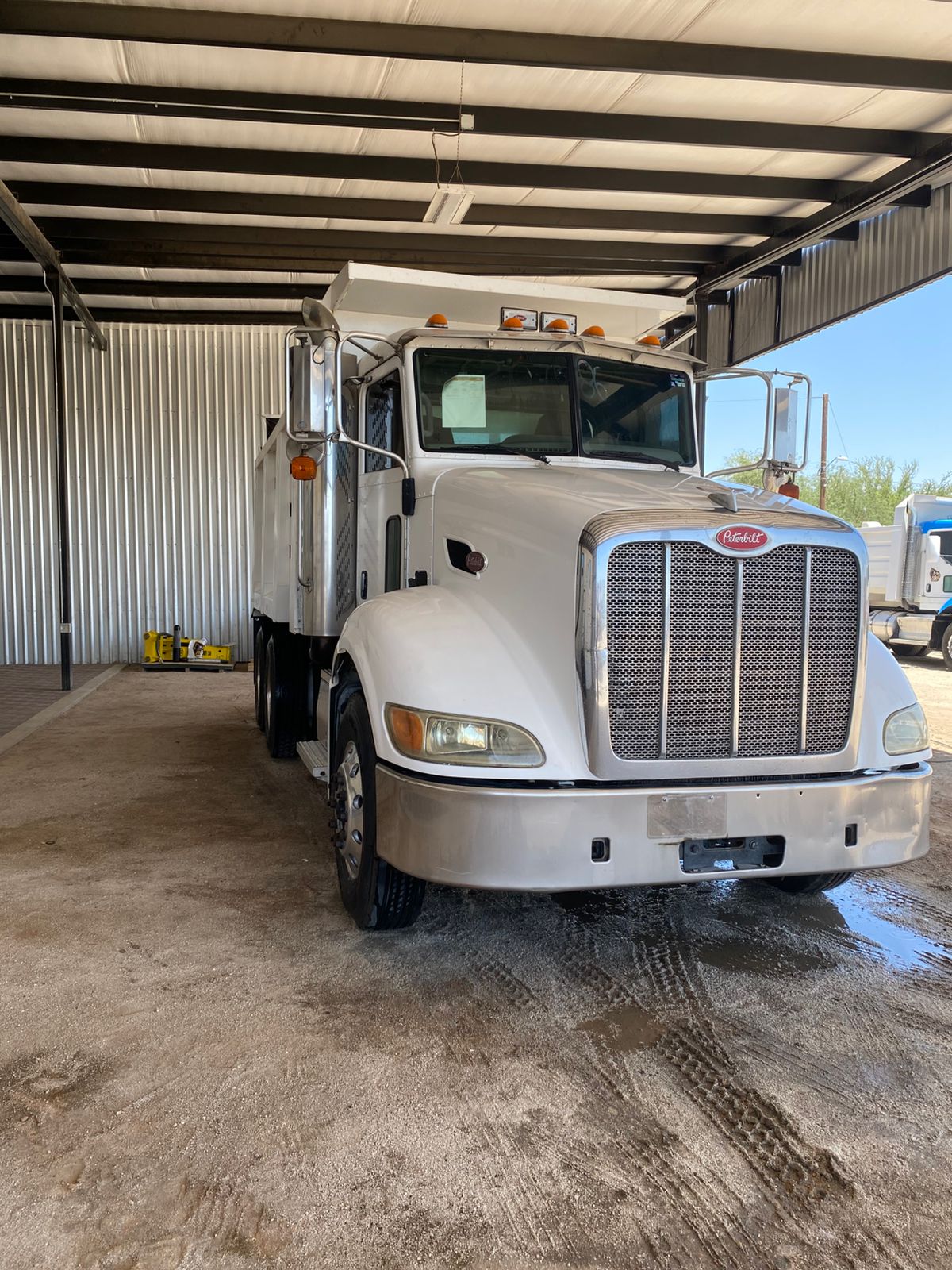 Dompe de Volteo Peterbilt 14 Metros - 2010 