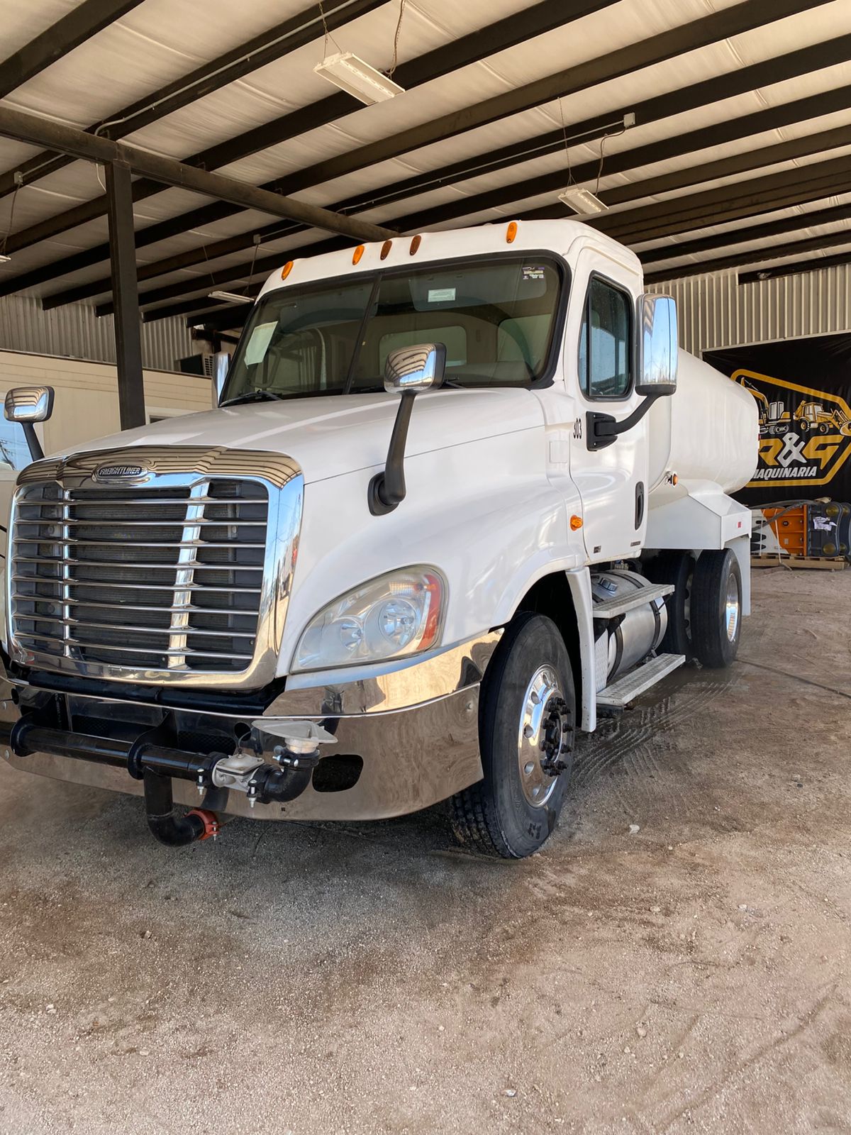Pipa Freightliner Cascadia 2012 12 mil litros