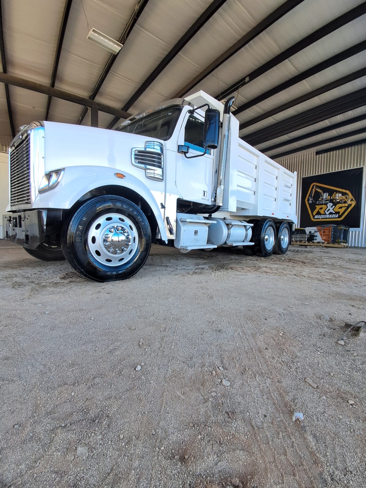 Dompe de Volteo Freightliner Coronado 14 Metros - 2012