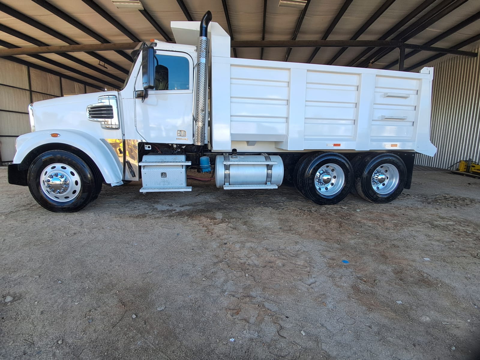 Dompe de Volteo Freightliner Coronado 14 Metros - 2012