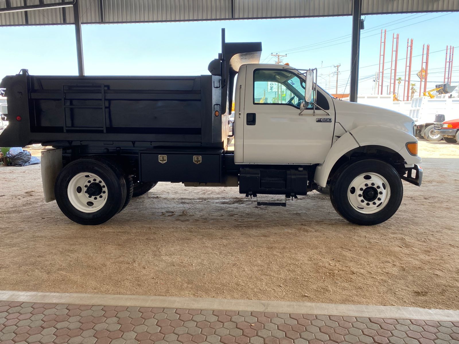 Dompe de Volteo Ford F-650 - 2002