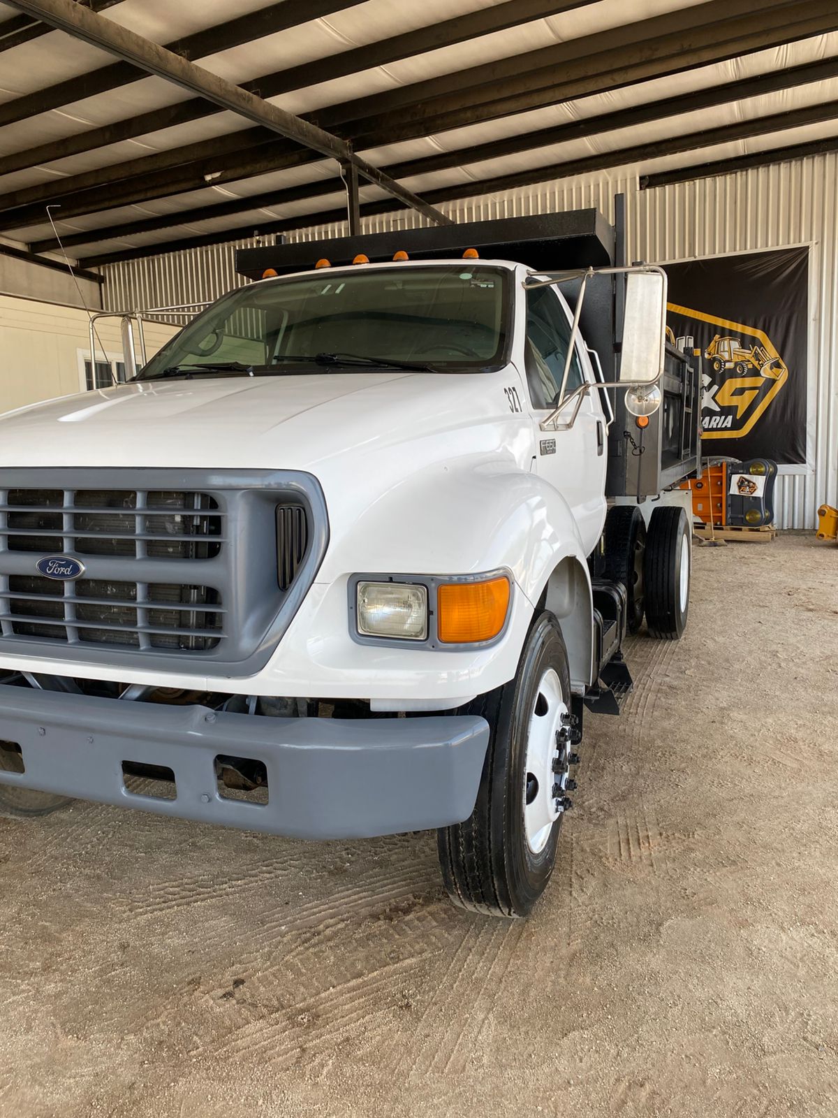 Dompe de Volteo Ford F-650 - 2002