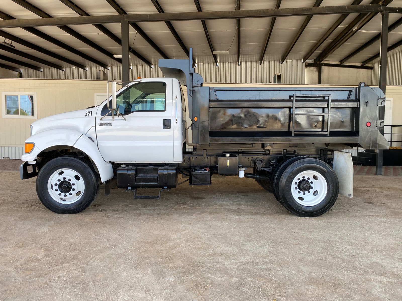 Dompe de Volteo Ford F-650 - 2002