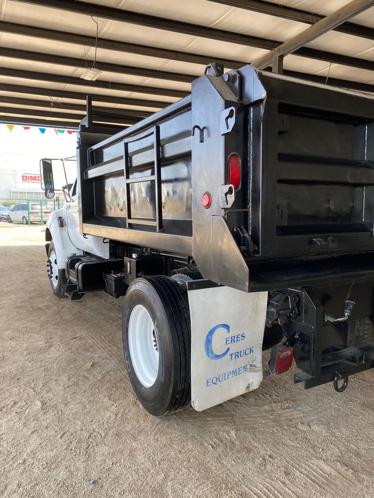 Dompe de Volteo Ford F-650 - 2002