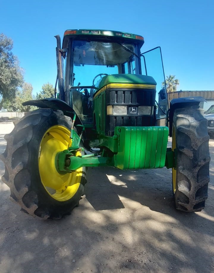 Tractor Agrícola John Deere 6400