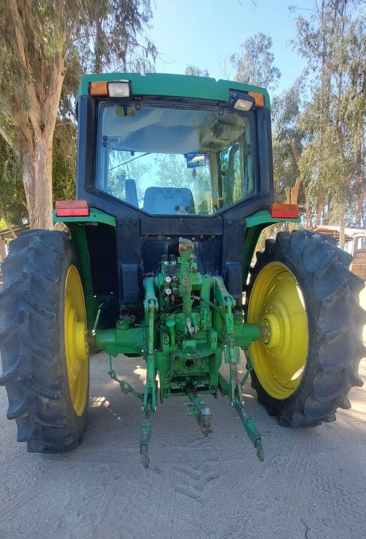 Tractor Agrícola John Deere 6400