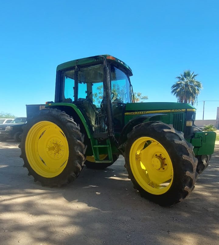 Tractor Agrícola John Deere 6400
