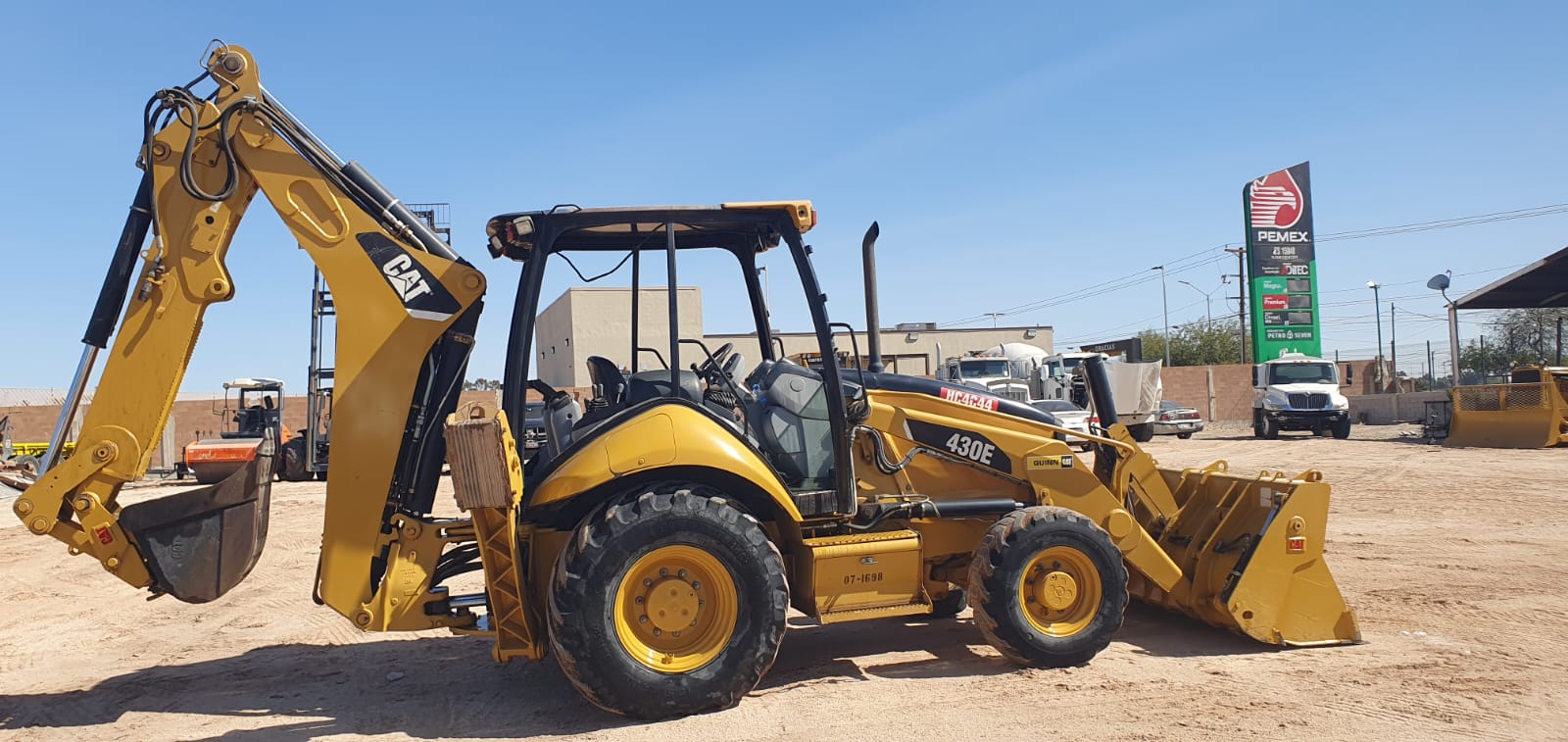 Retroexcavador Caterpillar 430E - 2009