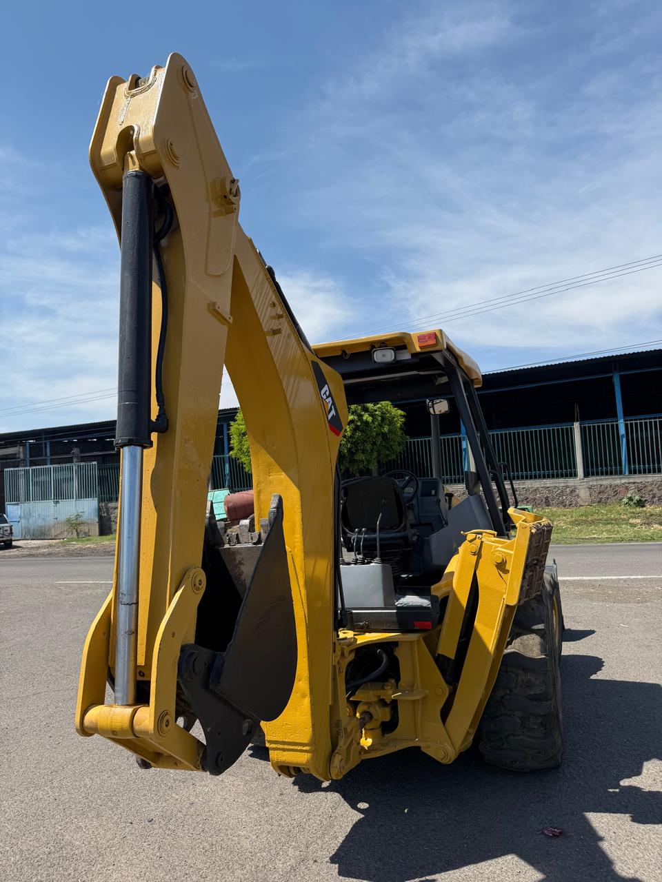 Retroexcavadora Caterpillar 416C - 2001