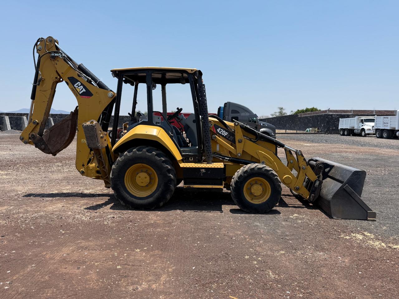 Retroexcavadora Caterpillar 420F2 IT - 2018