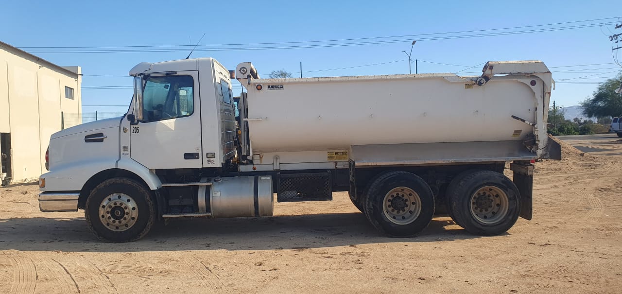 Dompe de Volteo Volvo VHD - 2008