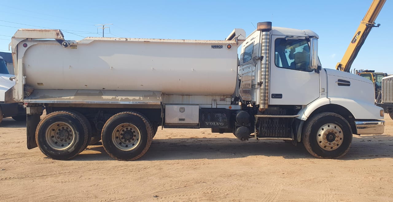 Dompe de Volteo Volvo VHD - 2008