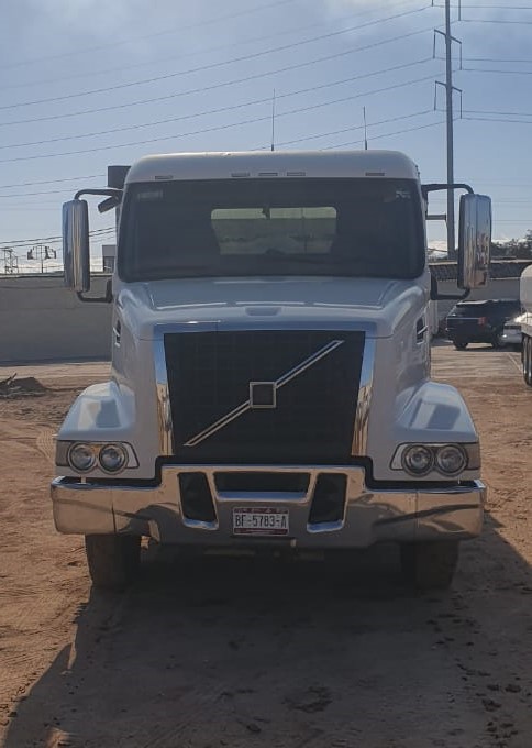 Dompe de Volteo Volvo VHD - 2008