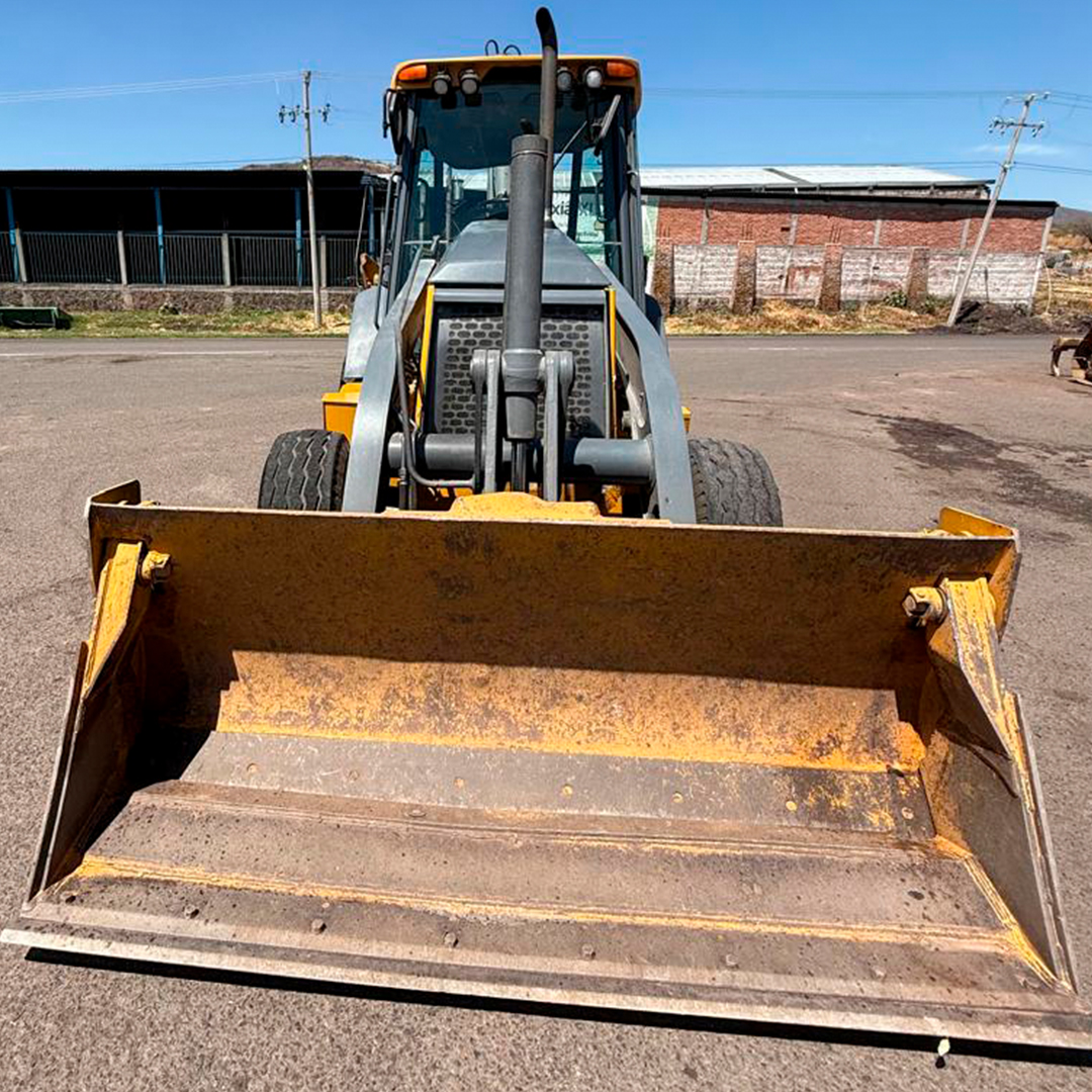 Retroexcavadora John Deere 410J Encabinada 4X4 2010