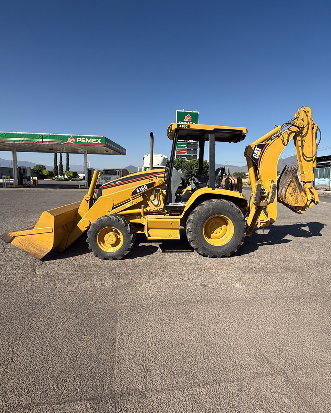 Retroexcavadora Caterpillar 416C - 2000