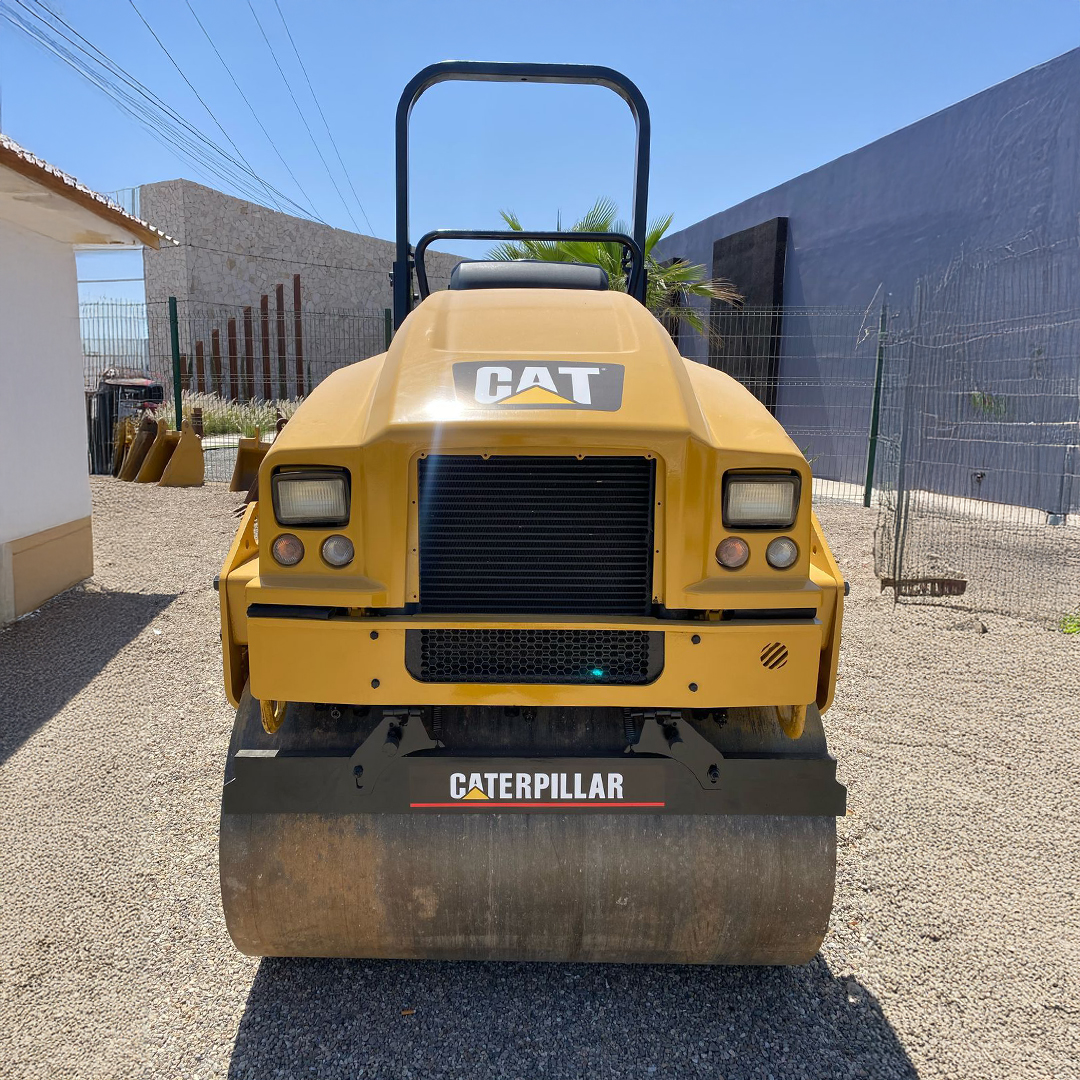 Vibrocompactador Caterpillar CB24B 2012 Rodillo Doble