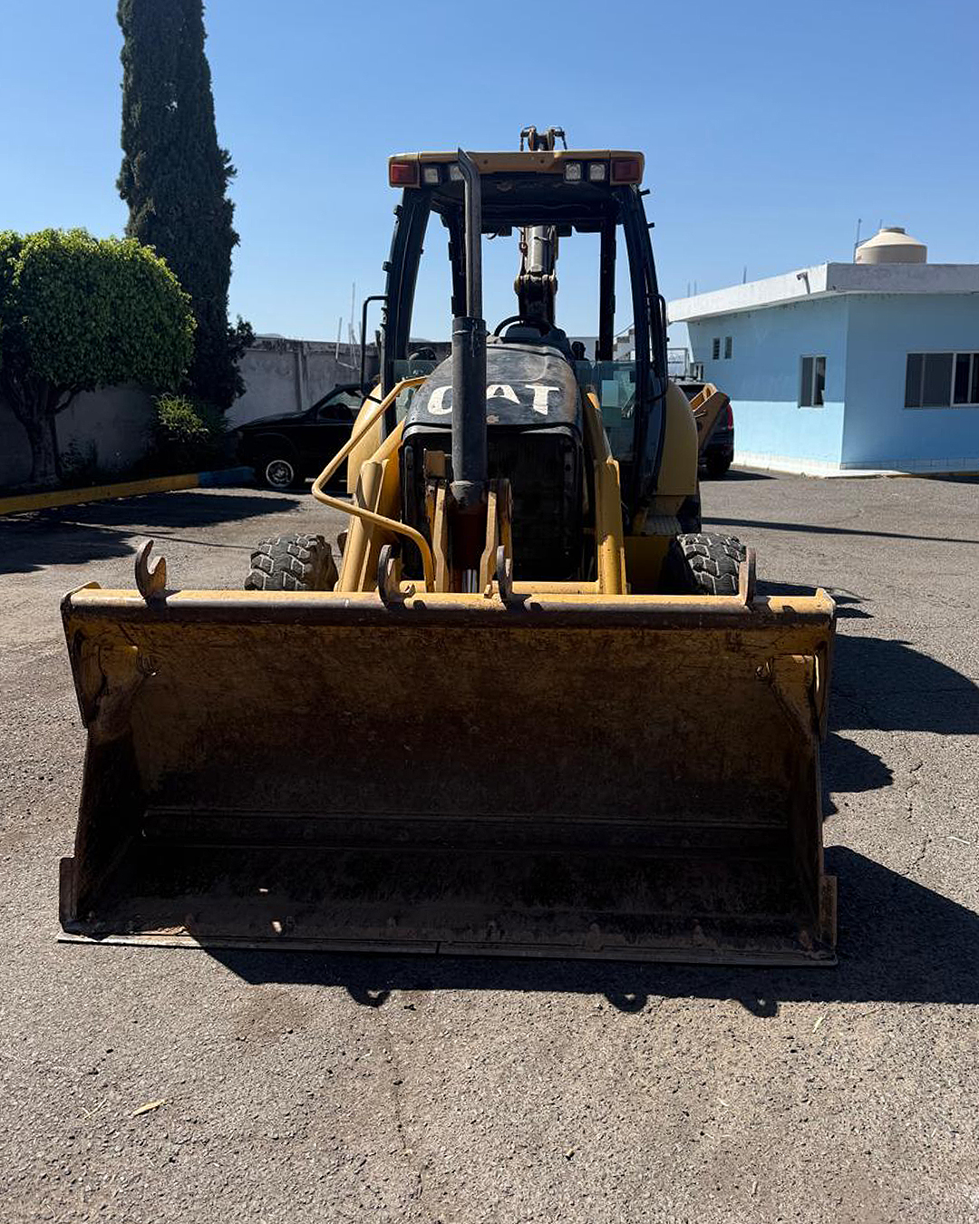 Retroexcavadora Caterpillar 420E - 2011