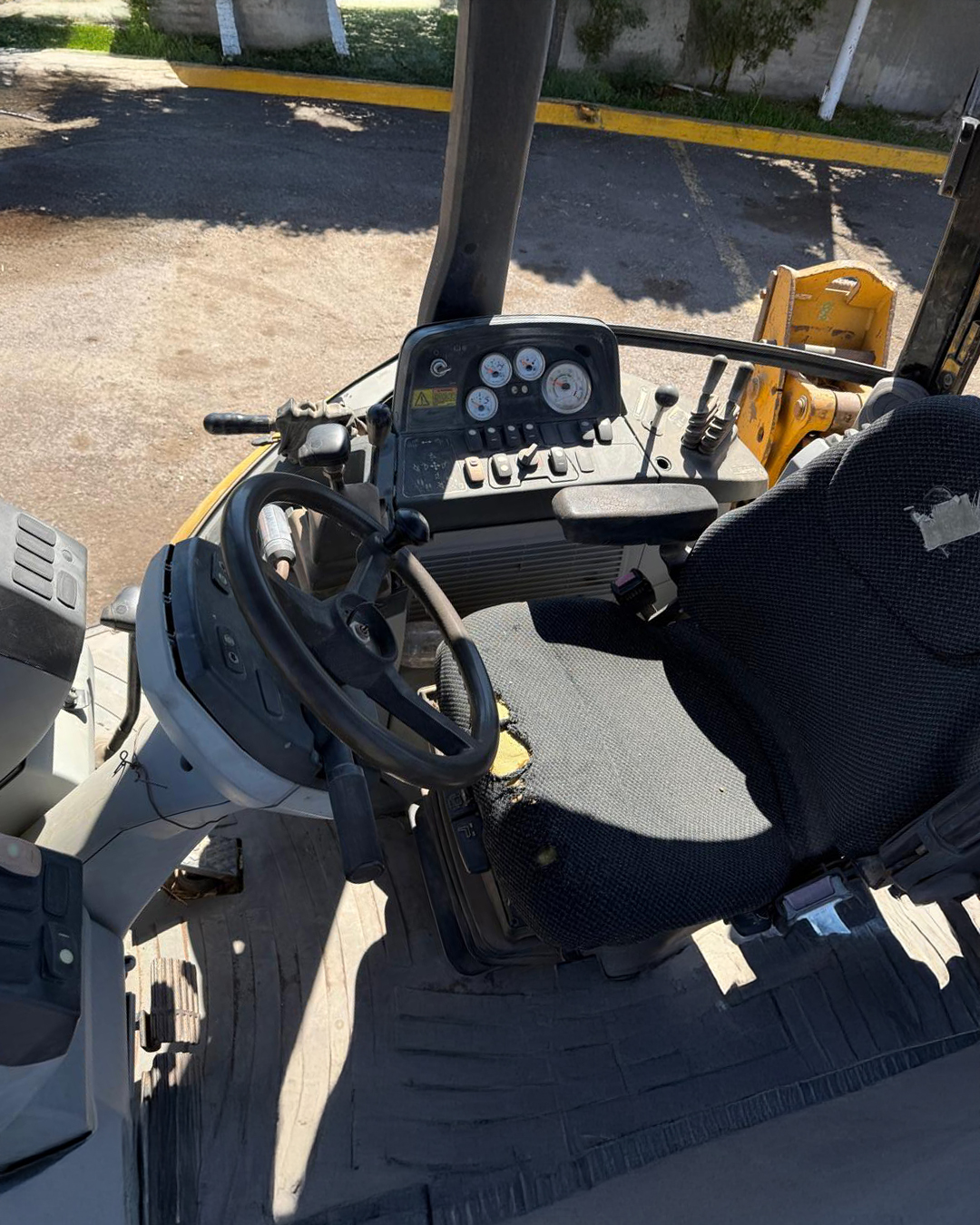 Retroexcavadora Caterpillar 420E - 2011