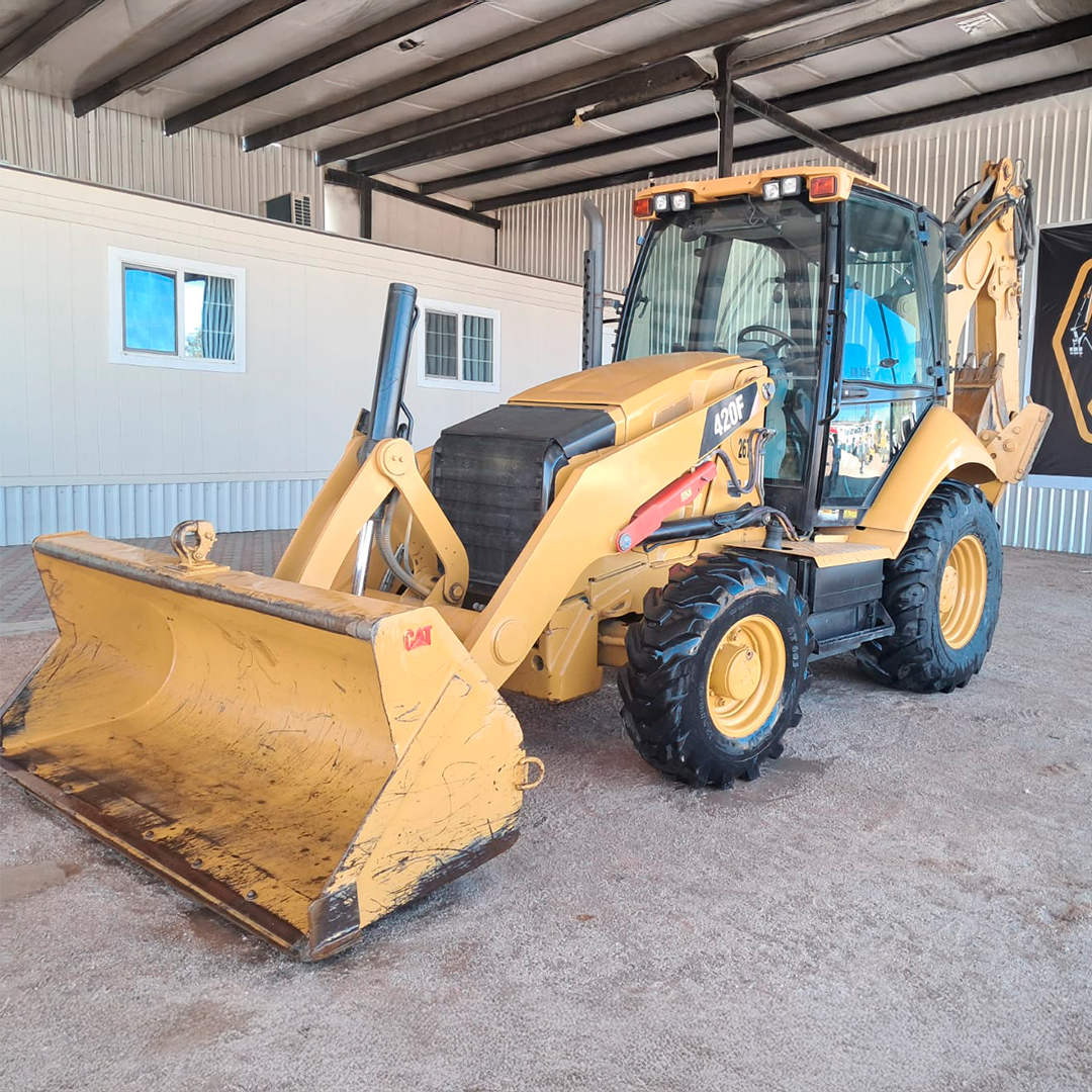 Retroexcavadora Caterpillar 420F - 2018