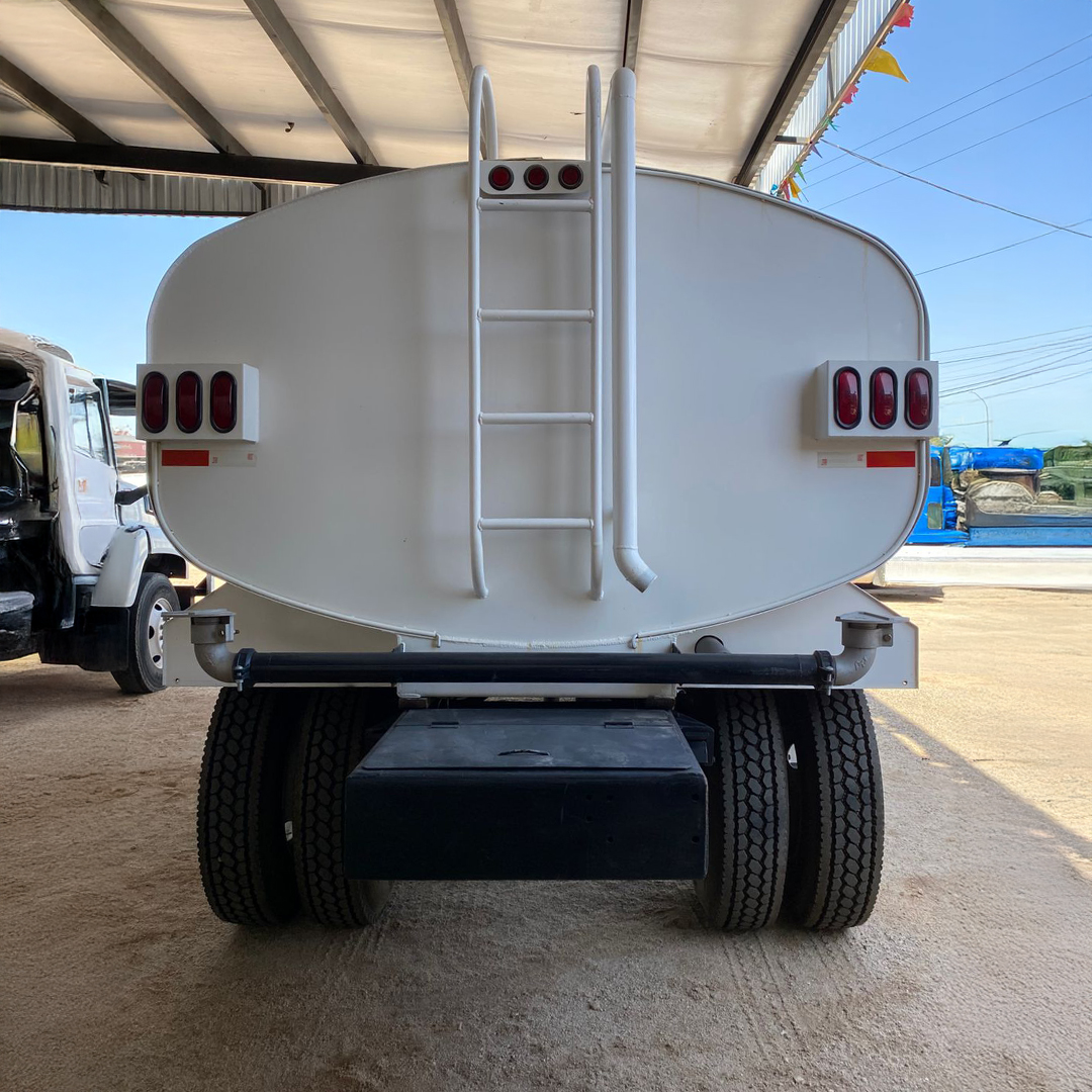 Pipa International 4700 1999 con Tanque Nuevo (2025)