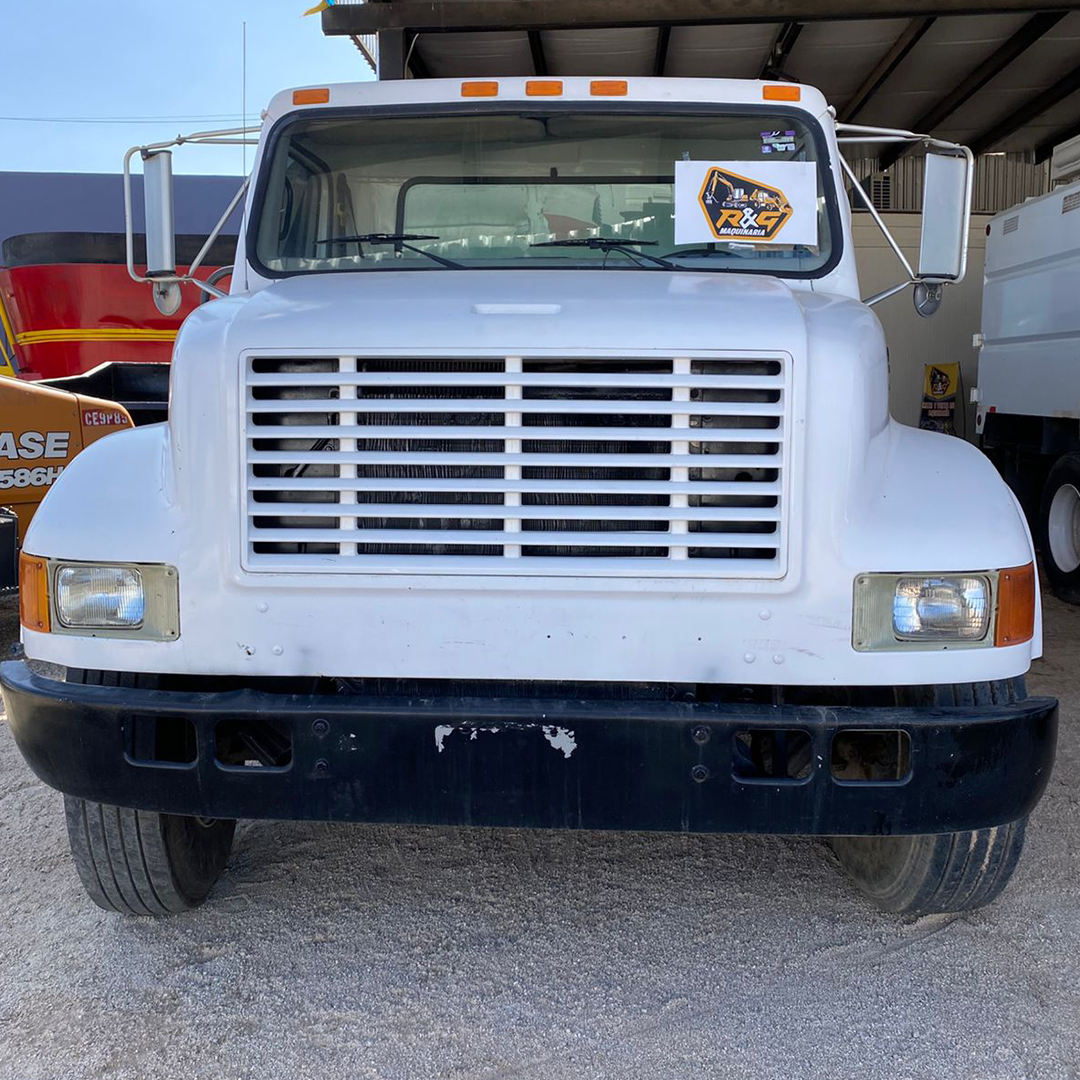 Pipa International 4700 1999 con Tanque Nuevo (2025)