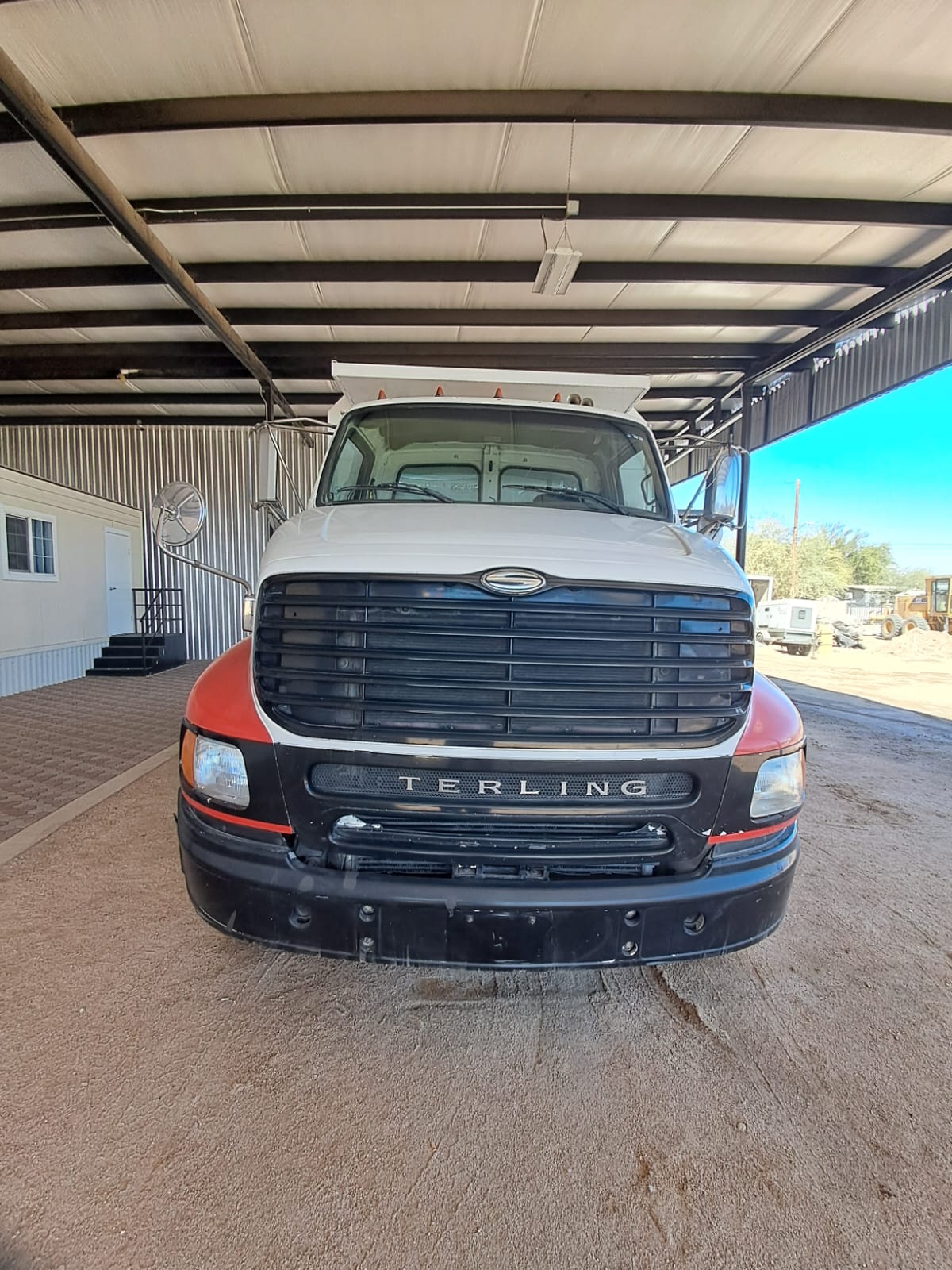 Camion de Volteo Sterling Trucks AT-9500 - 2008