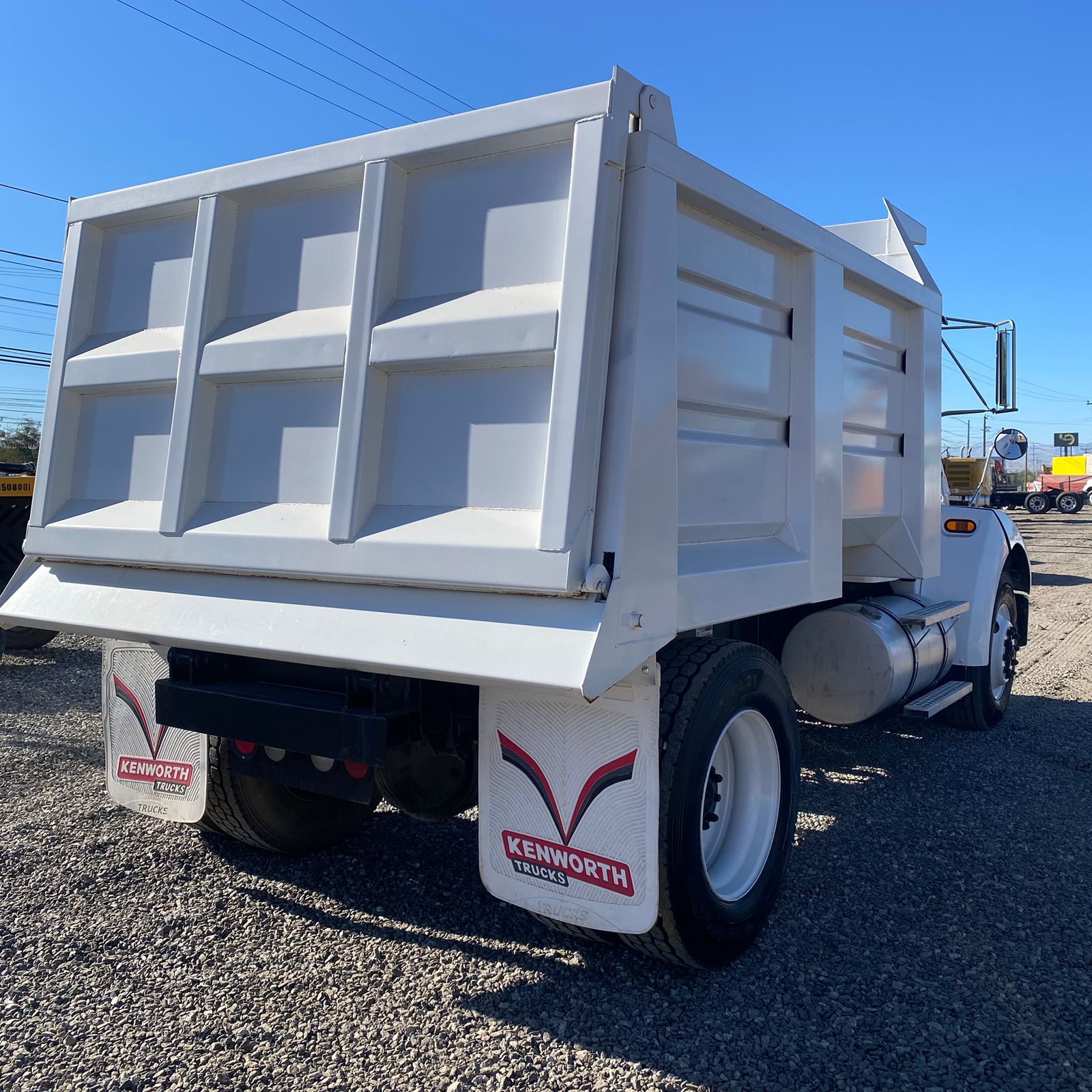 Dompe de volteo Kenworth T-300 - 8 Metros (2007)