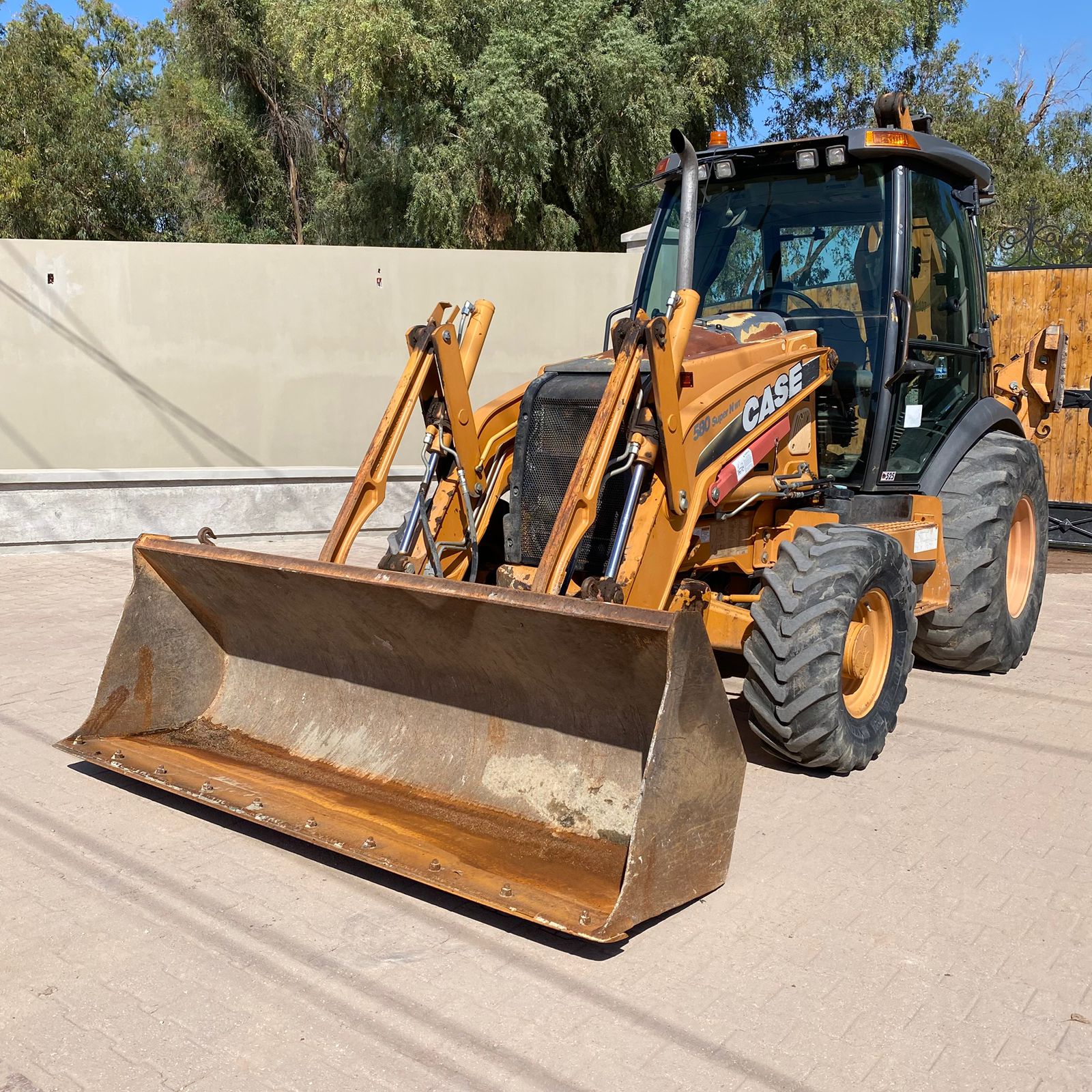 Retroexcavadora Case 580 Super N WT 2011 con extensión 
