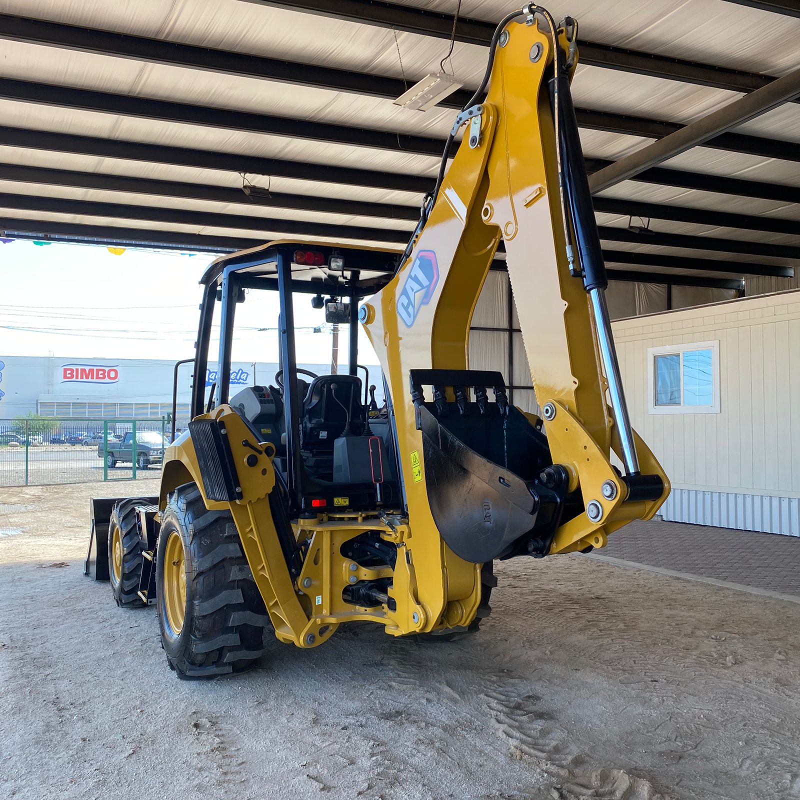 Retroexcavadora Caterpillar 416 - 2021
