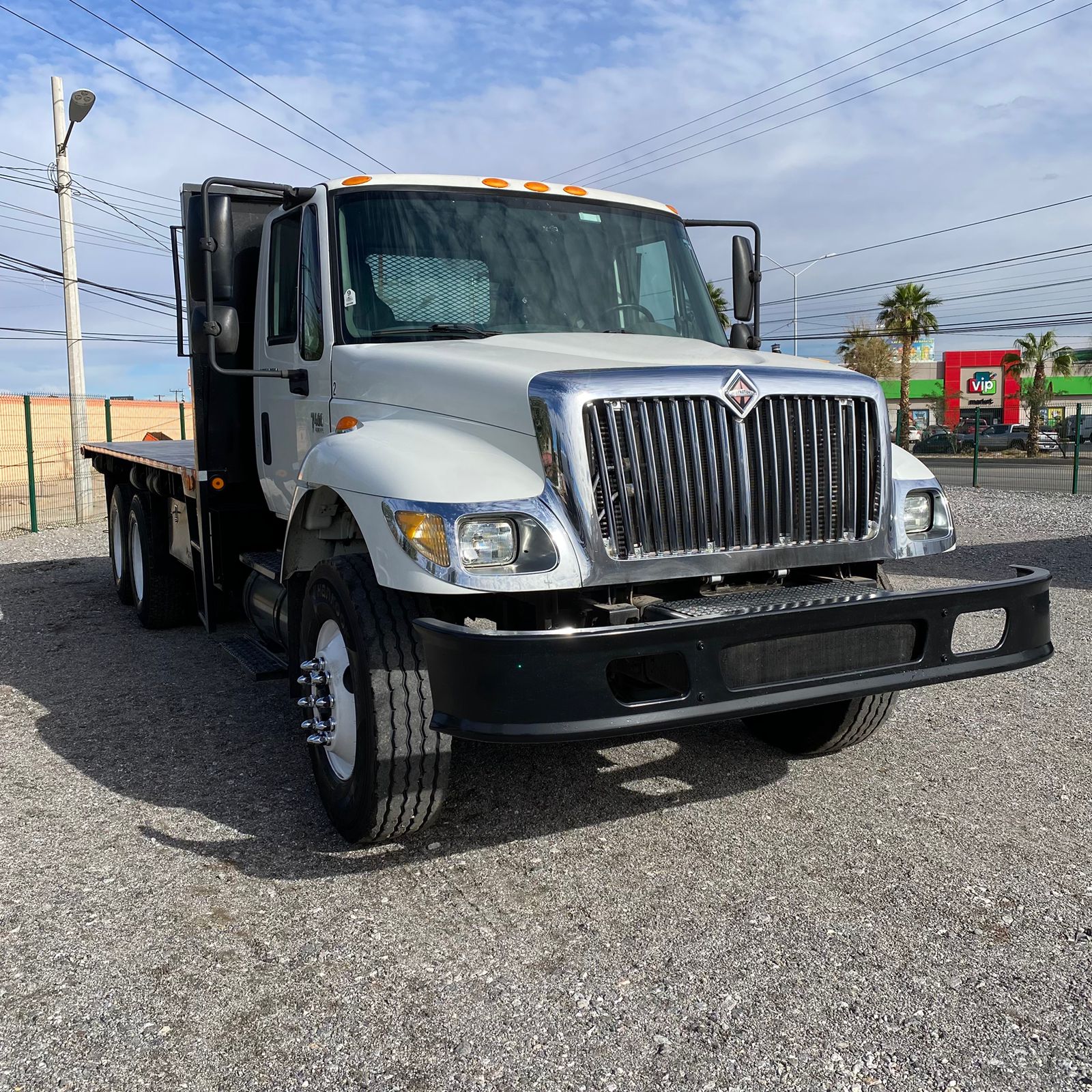 Camión Plataforma International Workstar 7400 - 2007 