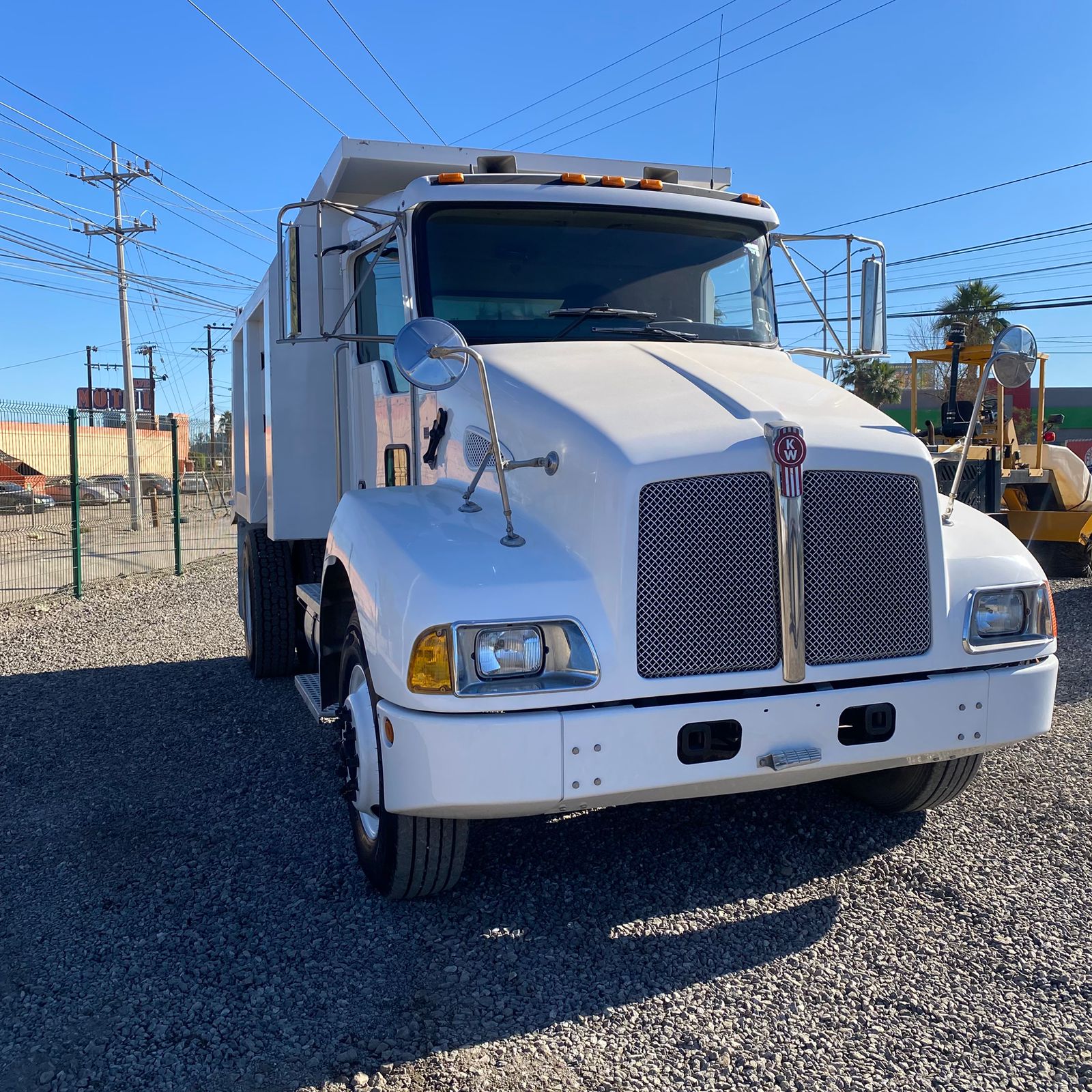 Dompe de volteo Kenworth T-300 - 8 Metros (2007)