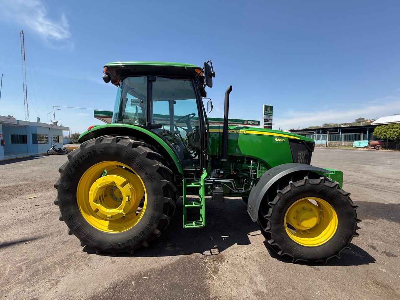 Tractor Agrícola John Deere 6603 - 2023