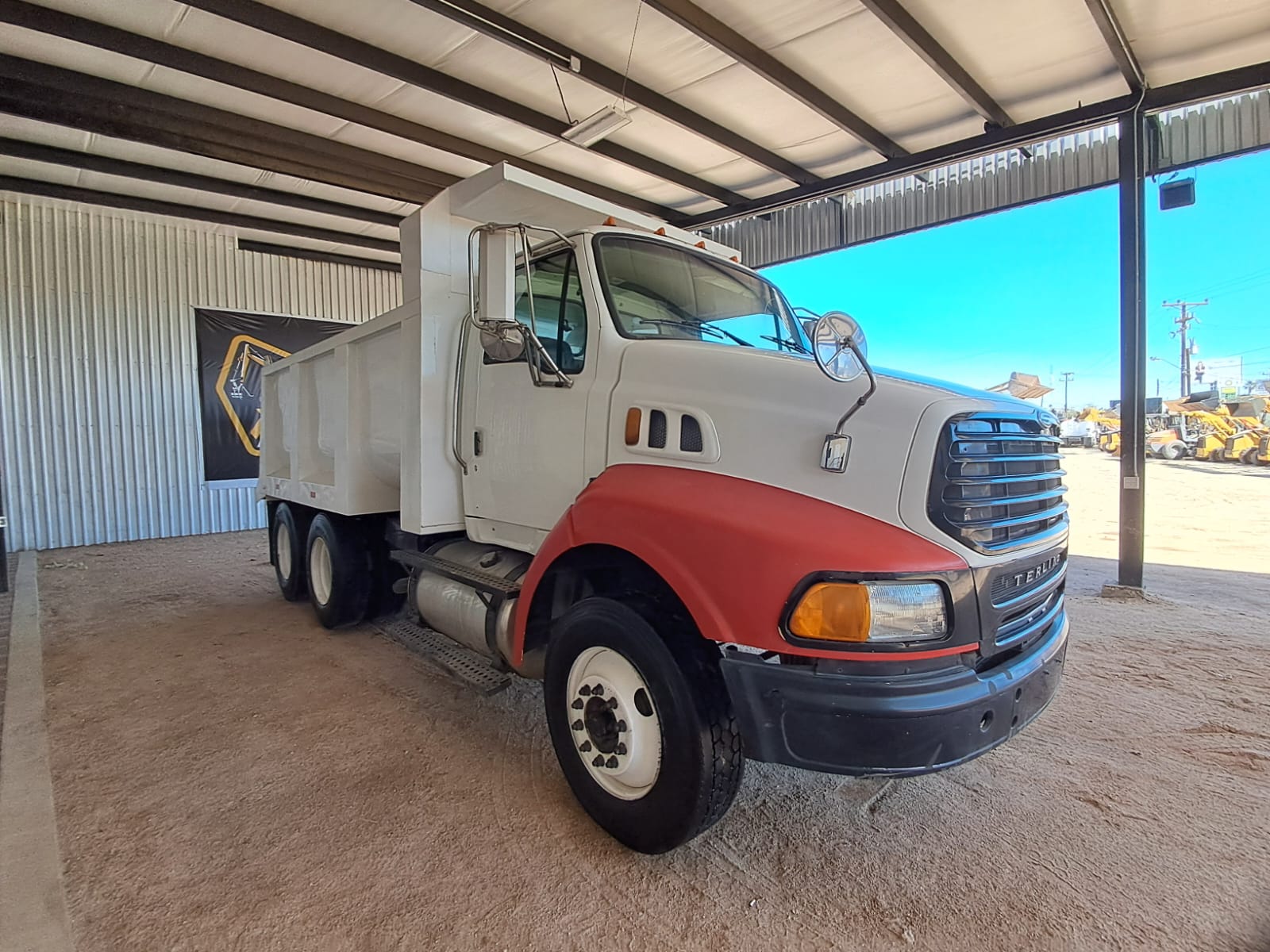 Camion de Volteo Sterling Trucks AT-9500 - 2008