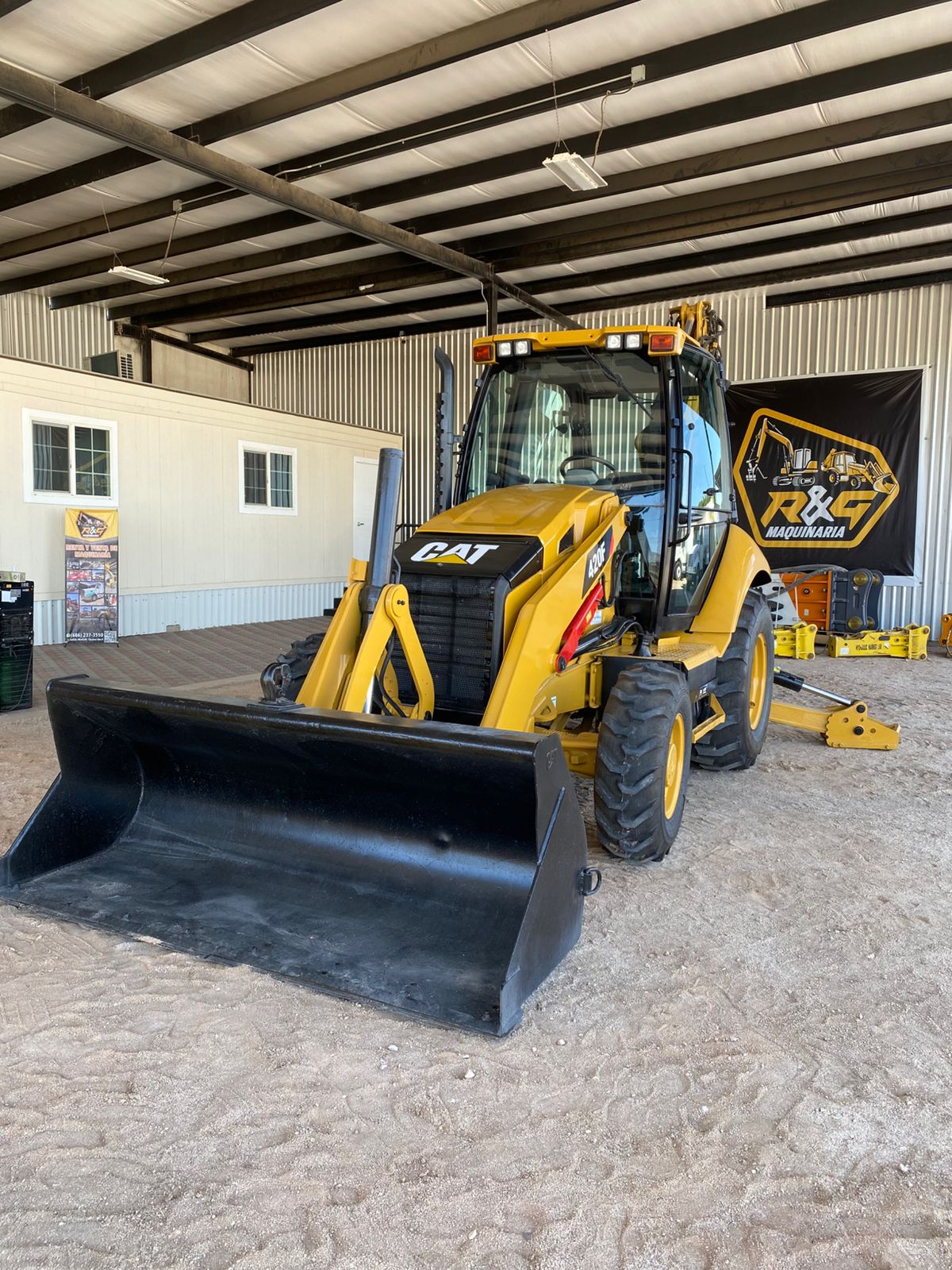 Retroexcavadora Caterpillar 420F - 2015 (Backhoe Loader)