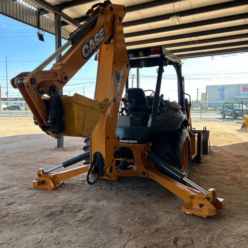 Retroexcavadora Case 580N 2015 - con kit para martillo