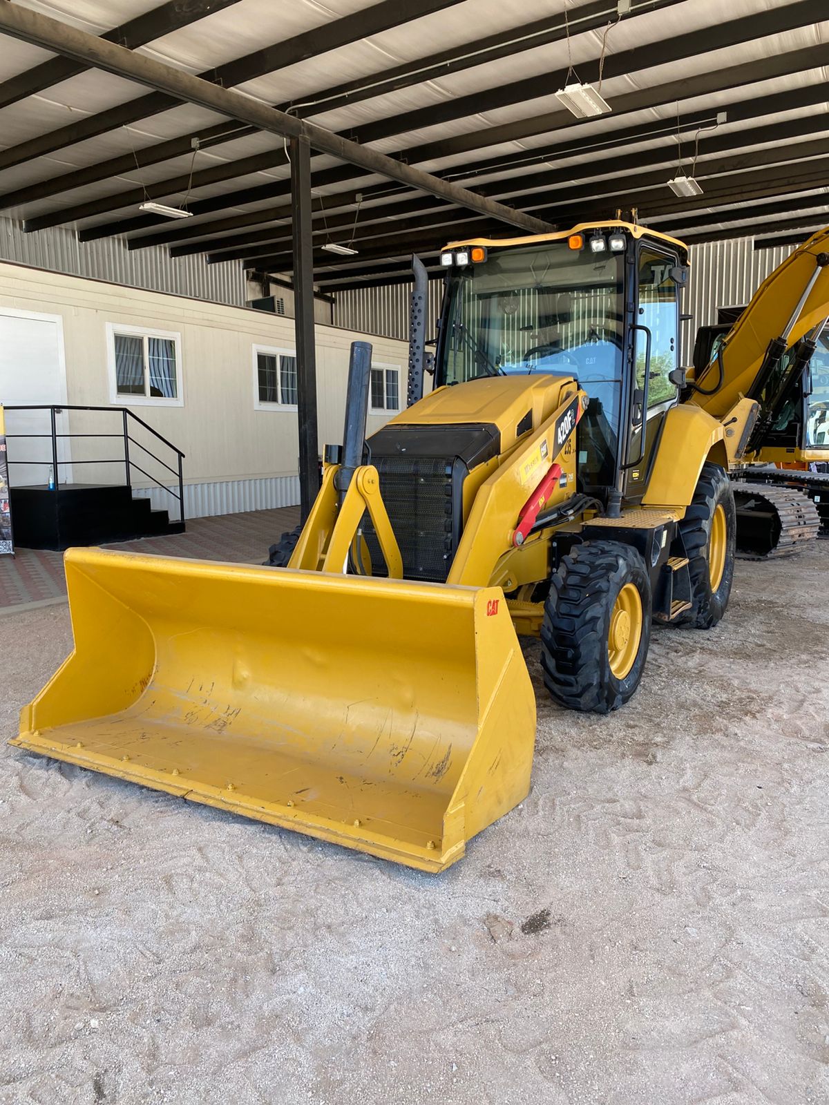 Retroexcavadora Caterpillar 420F2 - 2020