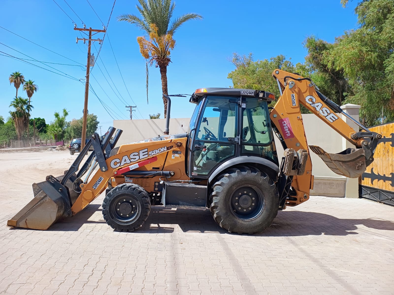 Retroexcavadora Case 580N EP 4X4 2019 - Kit para martillo