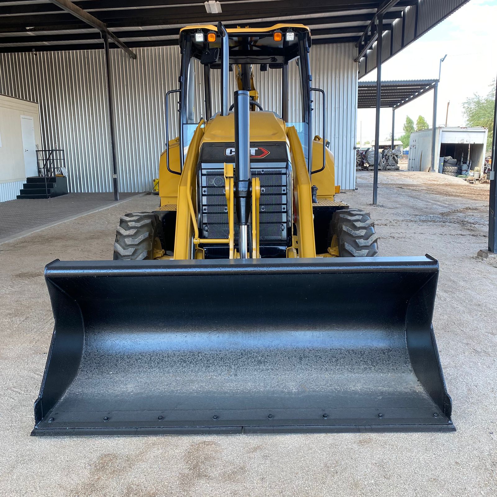 Retroexcavadora Caterpillar 416 - 2021