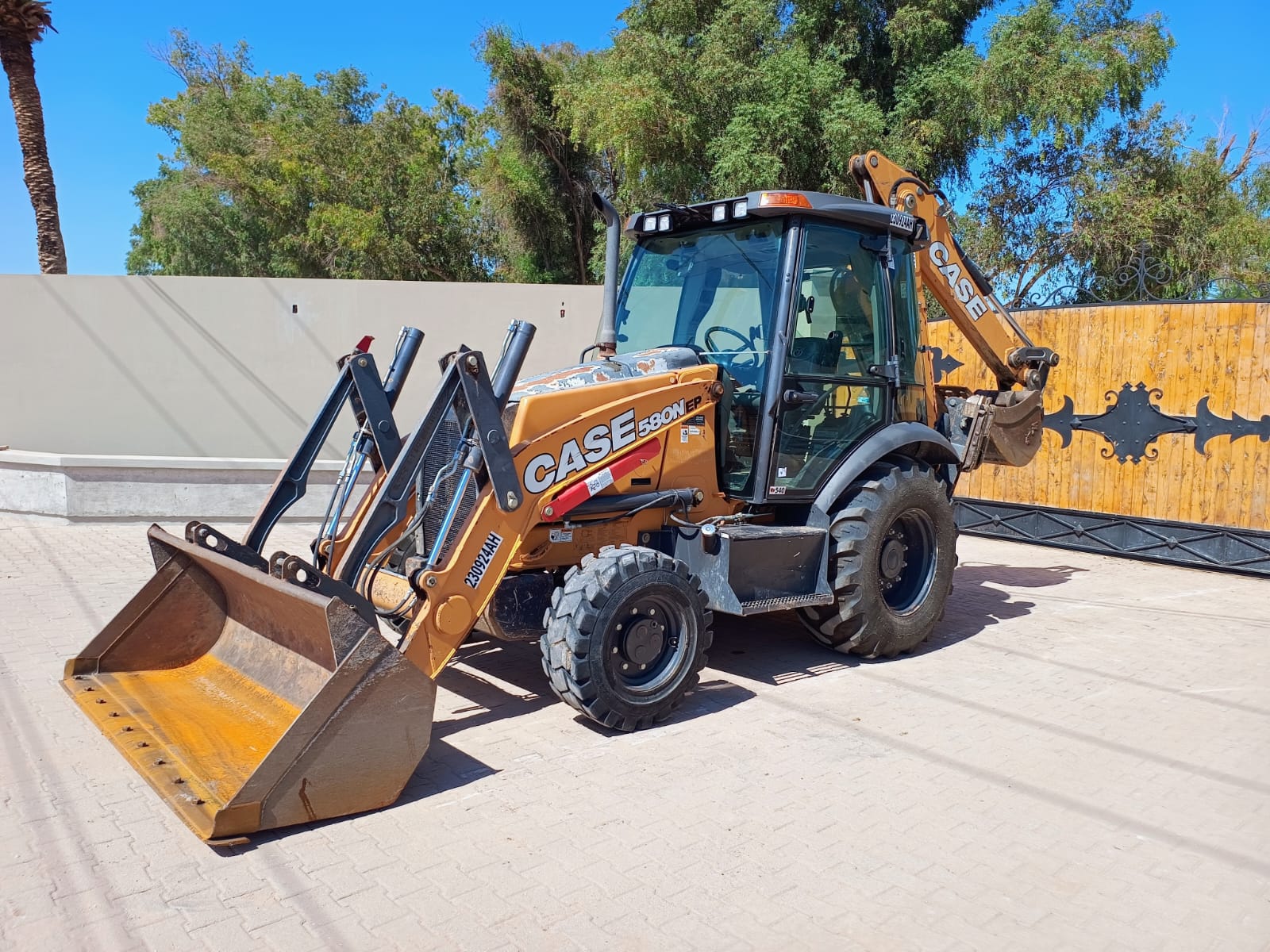 Retroexcavadora Case 580N EP 4X4 2019 - Kit para martillo