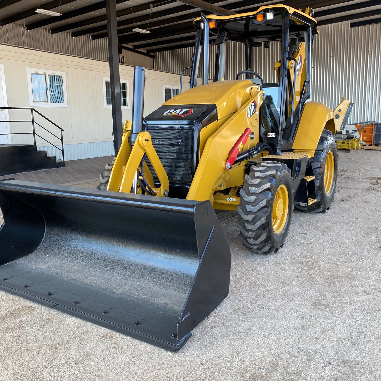 Retroexcavadora Caterpillar 416 - 2021