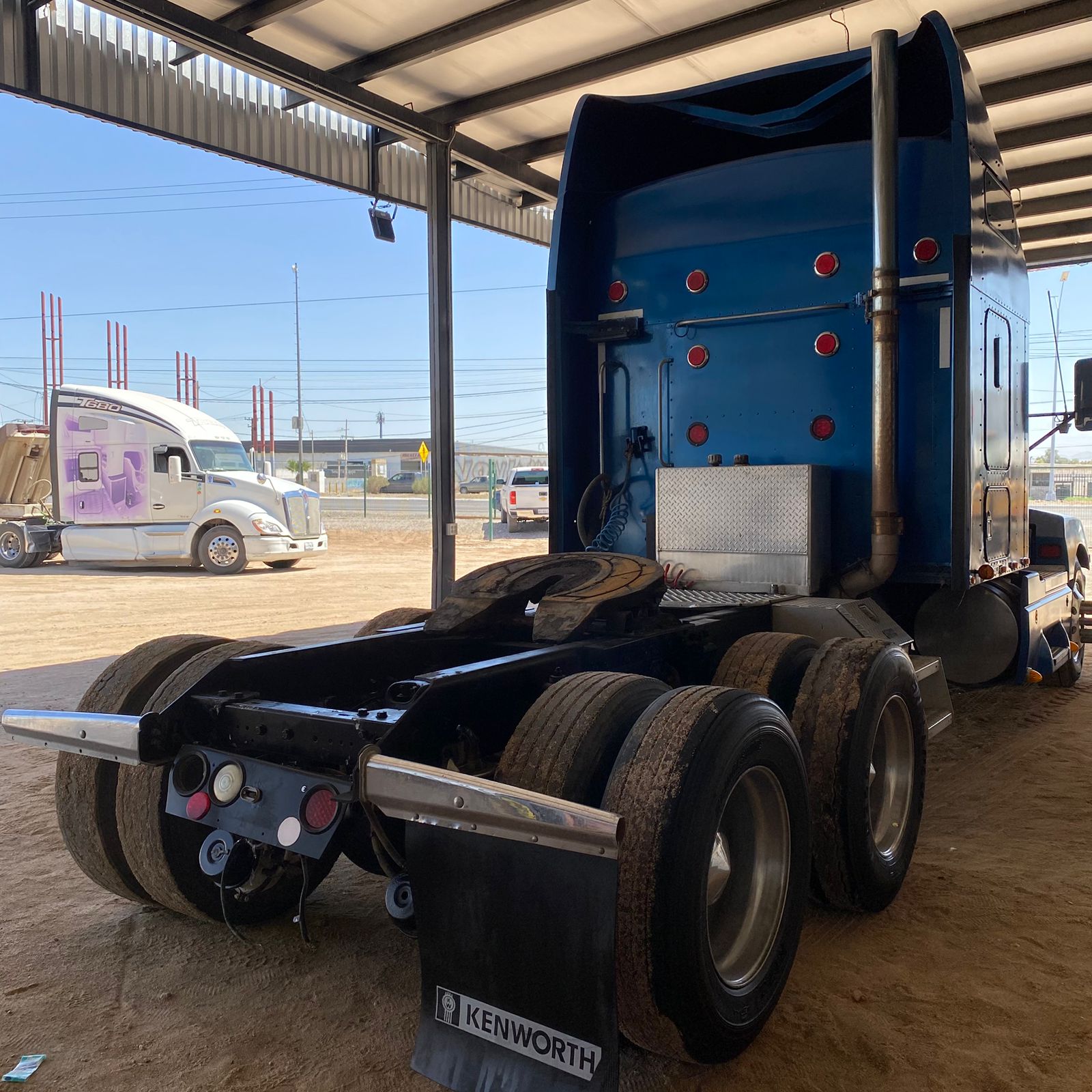 Tractocamión Kenworth T-600 (2004) !Placas Estatales!