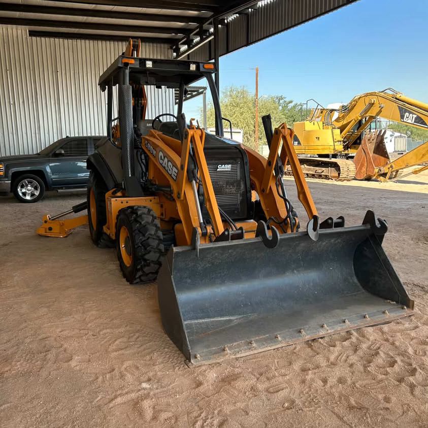 Retroexcavadora Case 580N 2015 - con kit para martillo