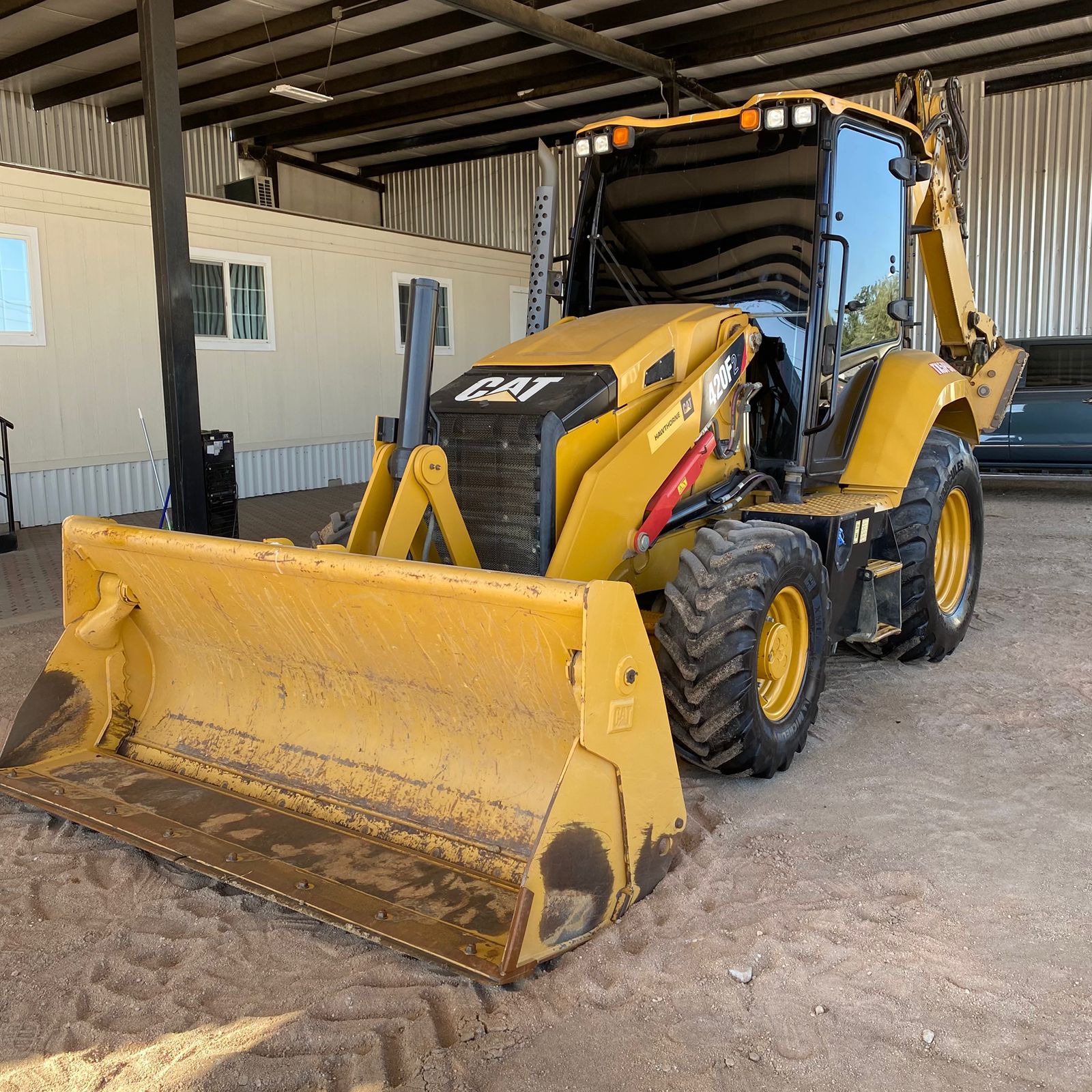 Retroexcavadora Caterpillar 420F2 4x4 Con Kit para martillo - 2020