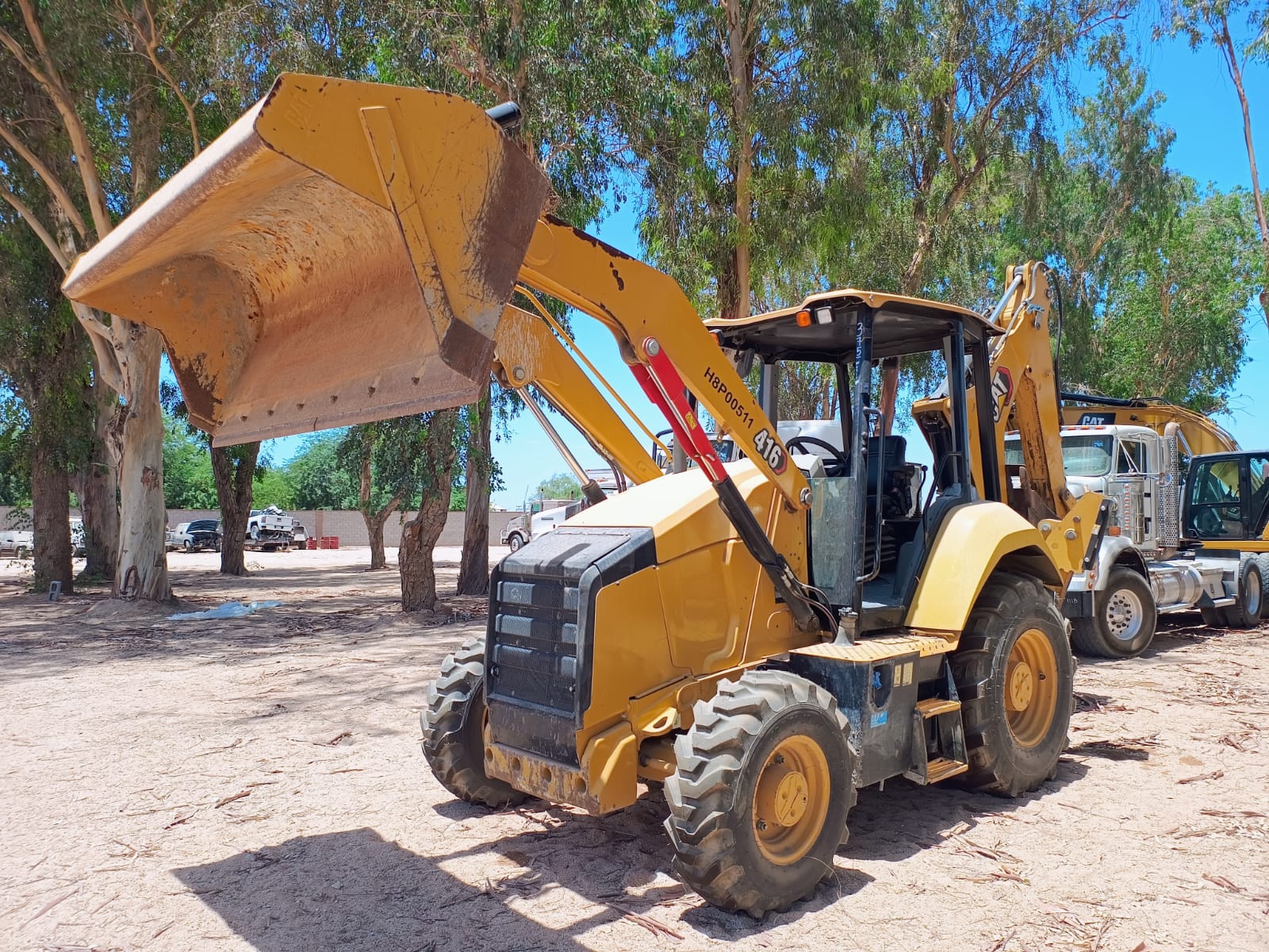 Retroexcavadora Caterpillar 416 - 2021
